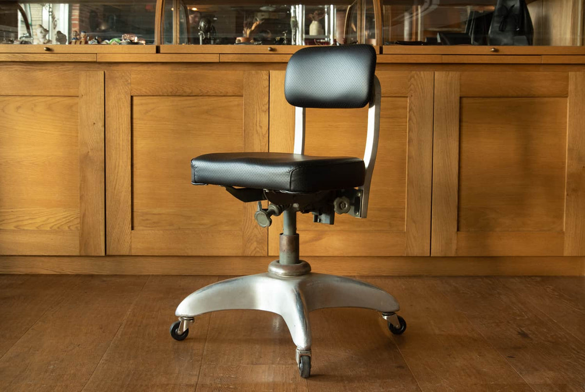 GOOD FORM DESK CHAIR